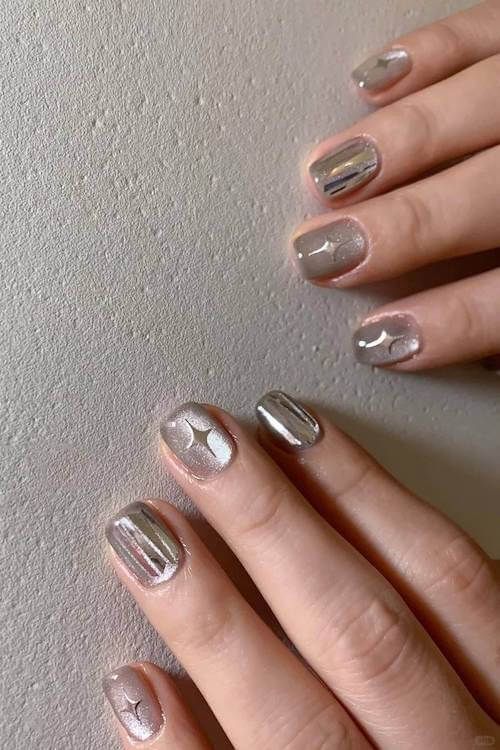 لاک ژل آیس نقره‌ای