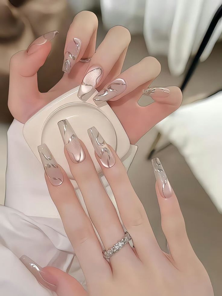 لاک ژل آیس نقره‌ای