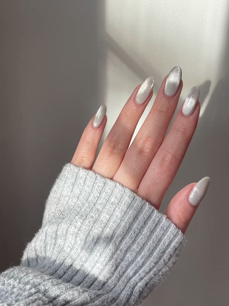 لاک ژل آیس نقره‌ای