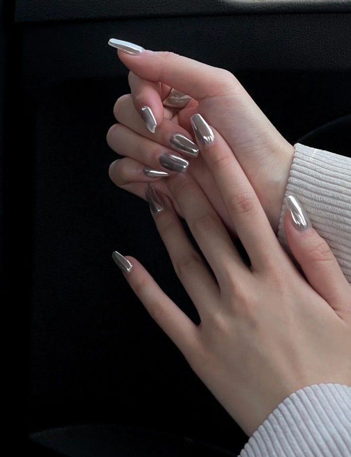 لاک ژل آیس نقره‌ای