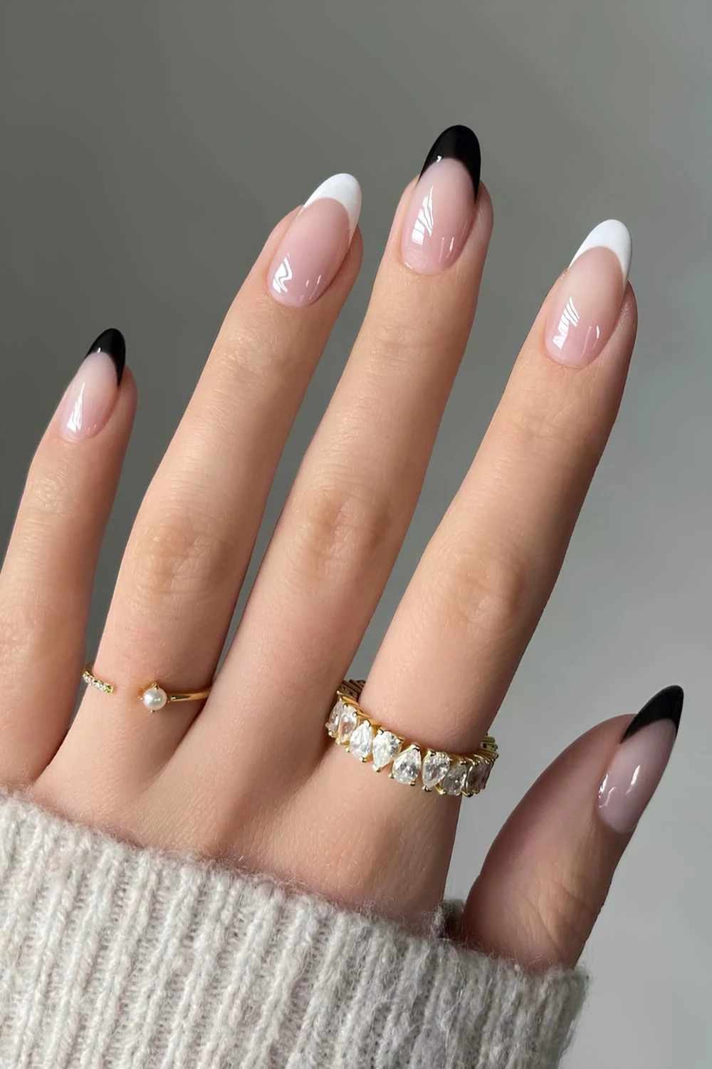 لاک و کاشت ناخن مشکی با طرح و دیزاین مناسب محرم