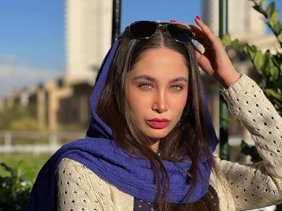 بیوگرافی تینا یلان