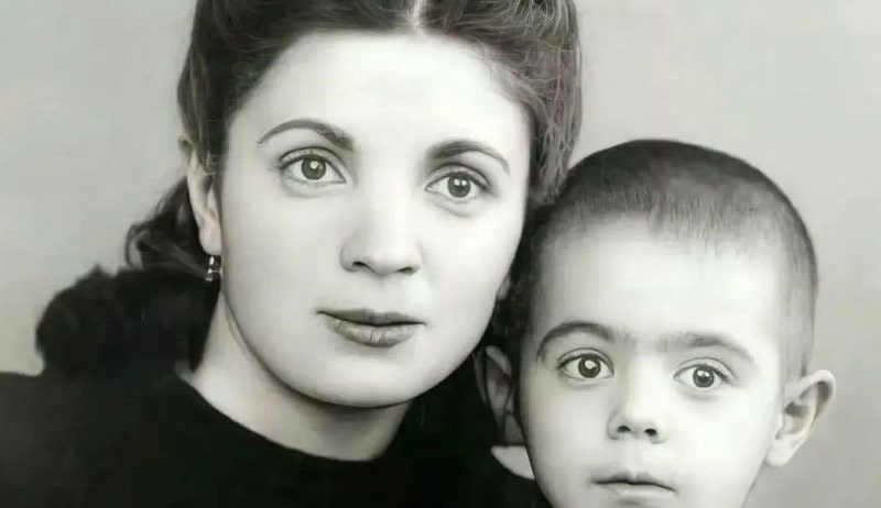 کودکی عارف خواننده