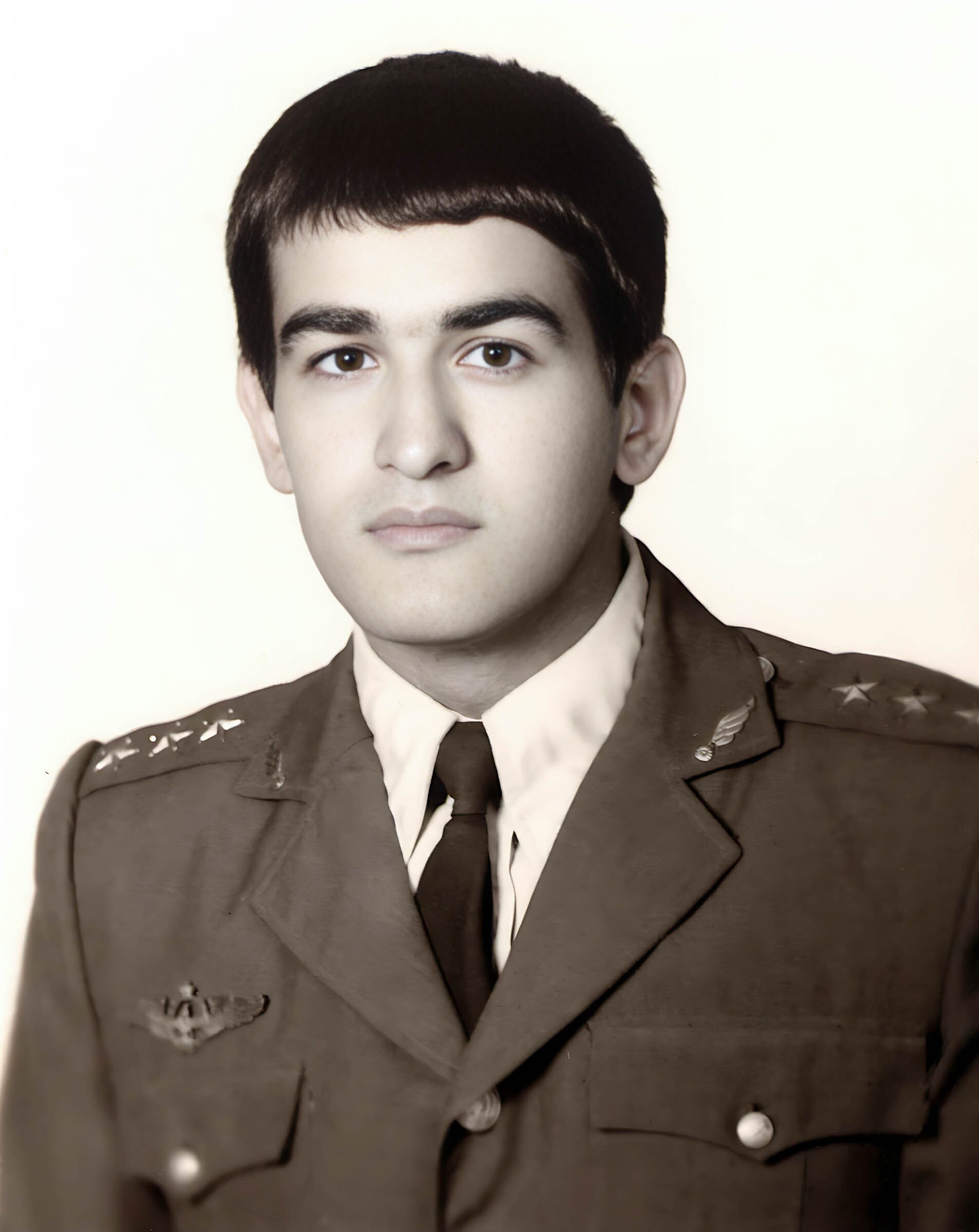 شهید سرلشکر خلبان عباس بابایی در جوانی
جوانی شهید عباس بابایی
عکس شهید بابایی با کیفیت بالا
