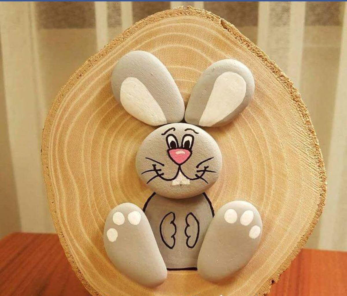 دکوری با نقاشی روی سنگ
