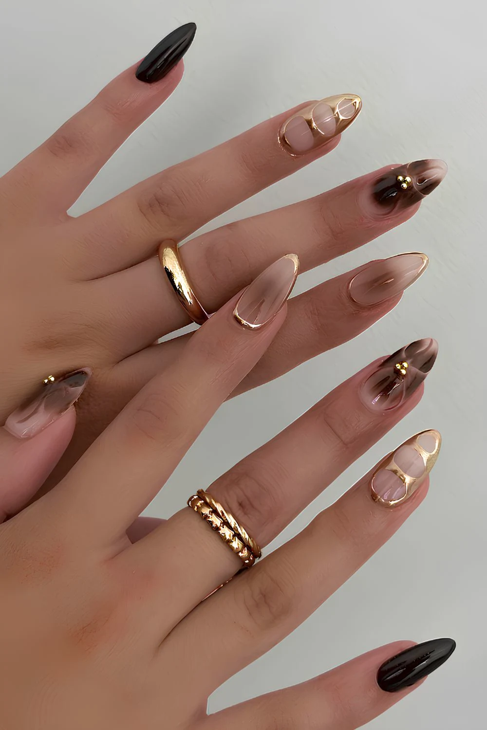 طراحی لاک ناخن قهوه ای شکلاتی