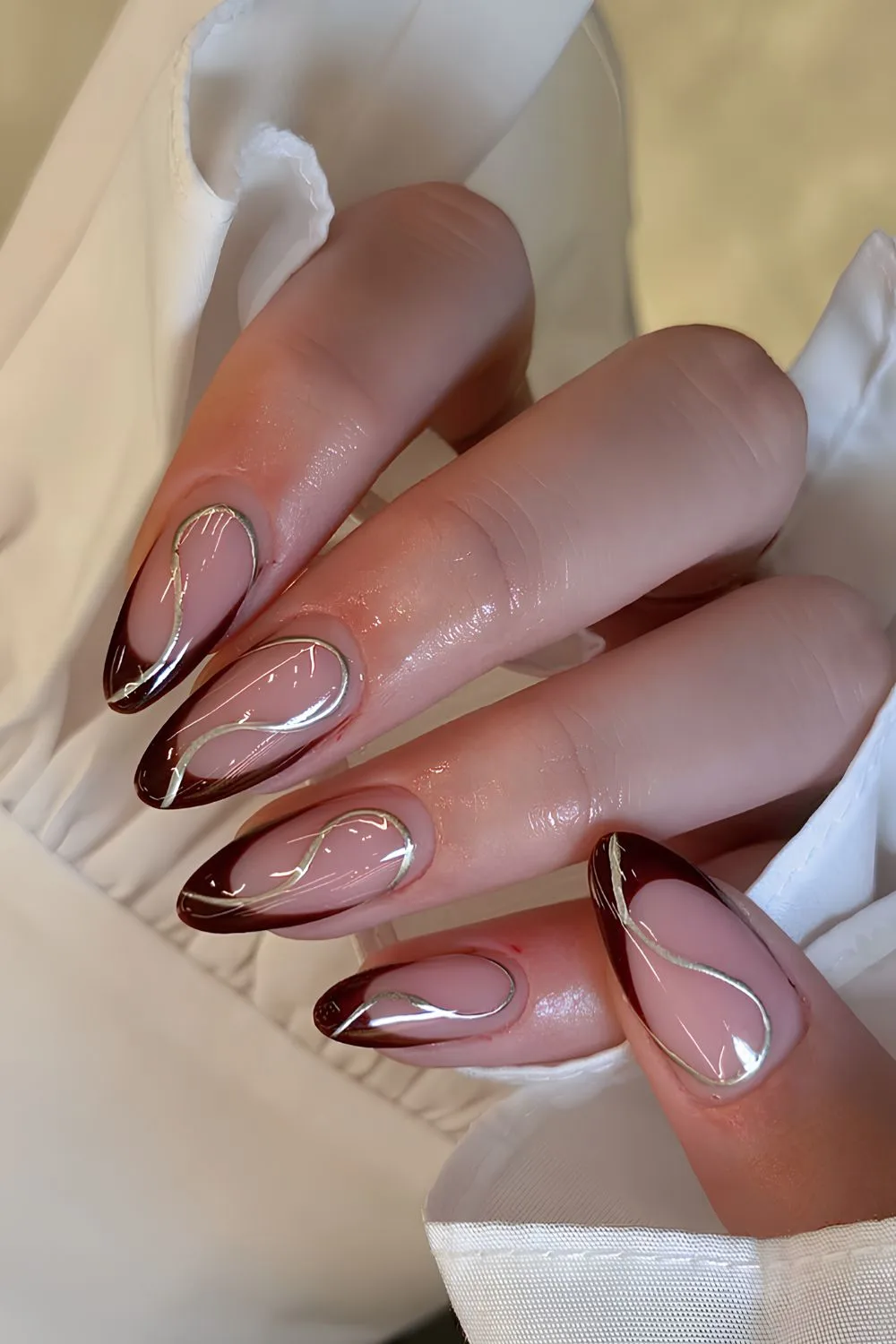 طراحی لاک ناخن قهوه ای شکلاتی