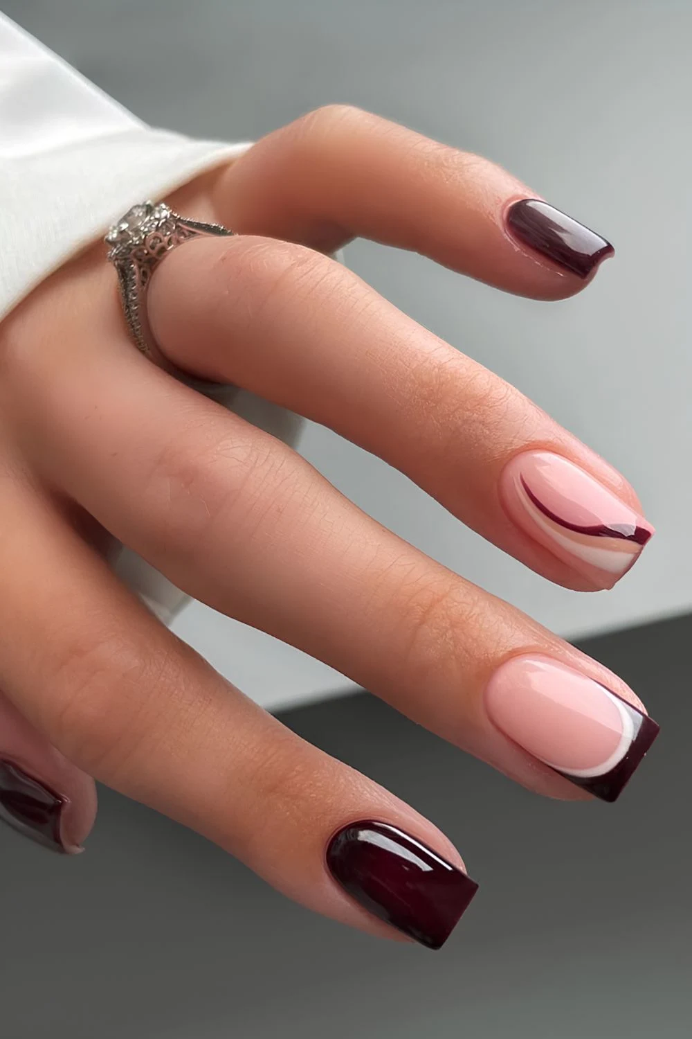 طراحی لاک ناخن قهوه ای شکلاتی