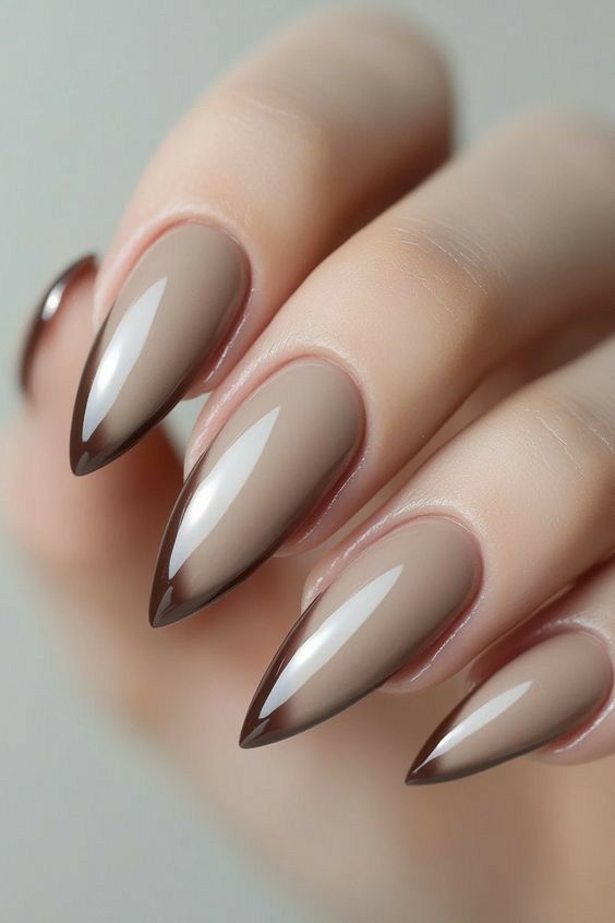 طراحی لاک ناخن قهوه ای شکلاتی