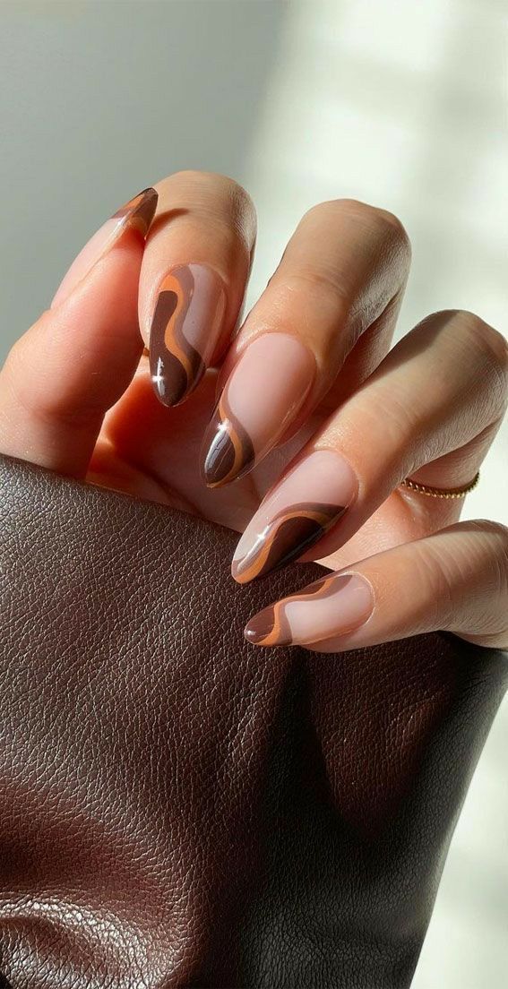 طراحی لاک ناخن قهوه ای شکلاتی