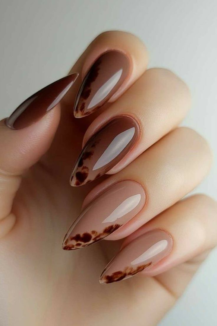 طراحی لاک ناخن قهوه ای شکلاتی