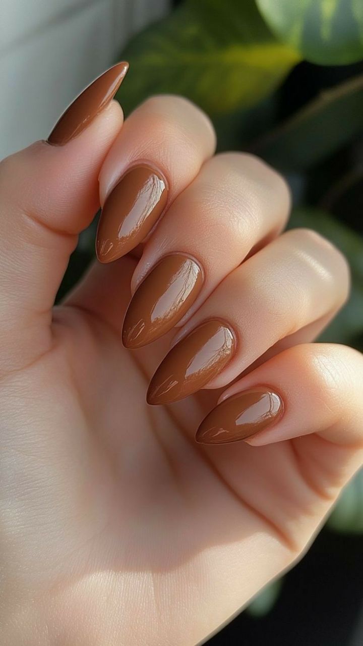 طراحی لاک ناخن قهوه ای شکلاتی