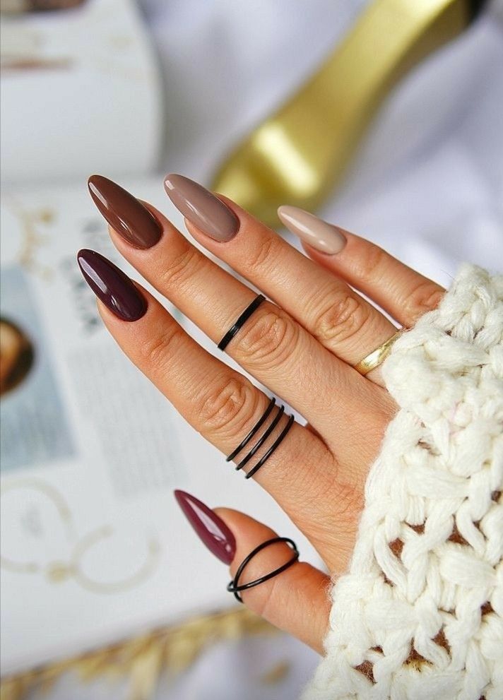 طراحی لاک ناخن قهوه ای شکلاتی