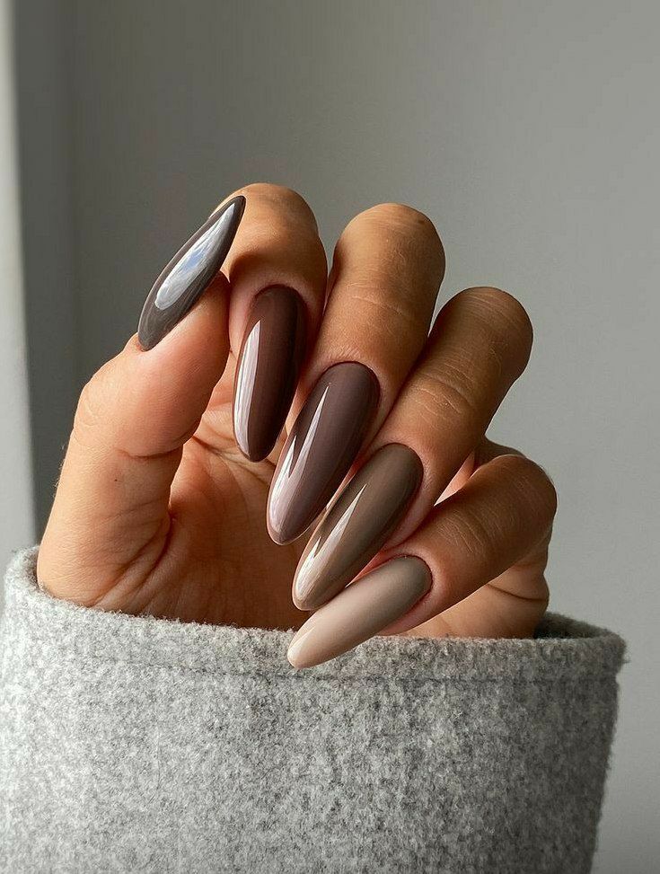 طراحی لاک ناخن قهوه ای شکلاتی