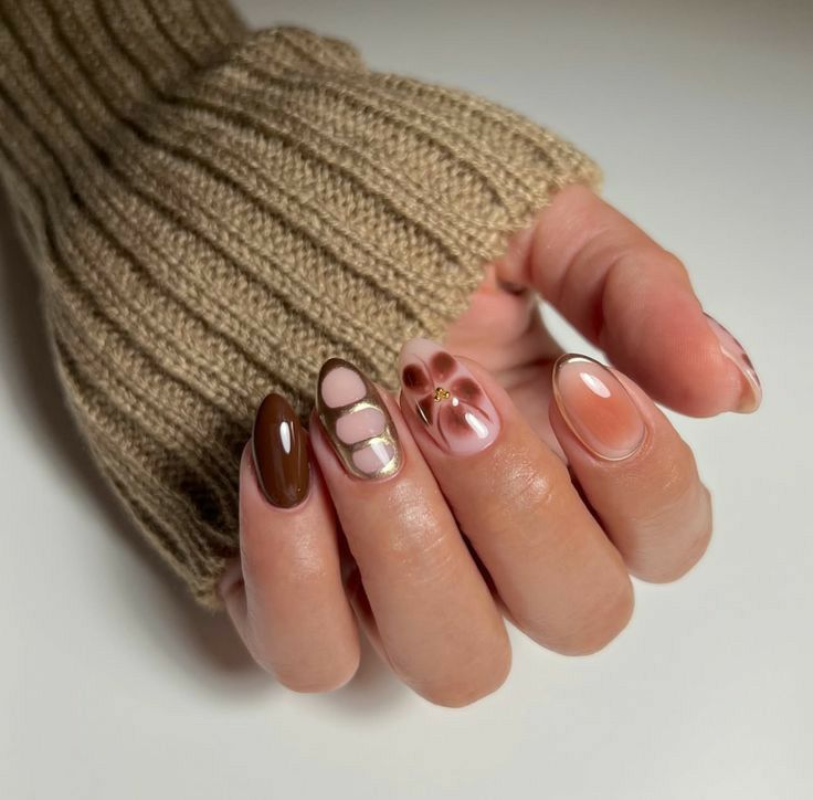 طراحی لاک ناخن قهوه ای شکلاتی