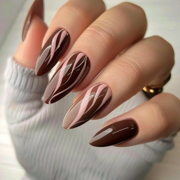 طراحی لاک ناخن قهوه ای شکلاتی