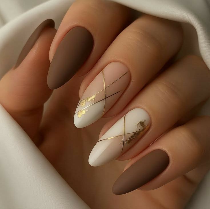 طراحی لاک ناخن قهوه ای شکلاتی