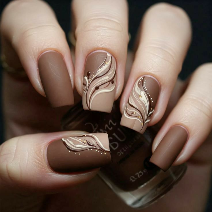 طراحی لاک ناخن قهوه ای شکلاتی
