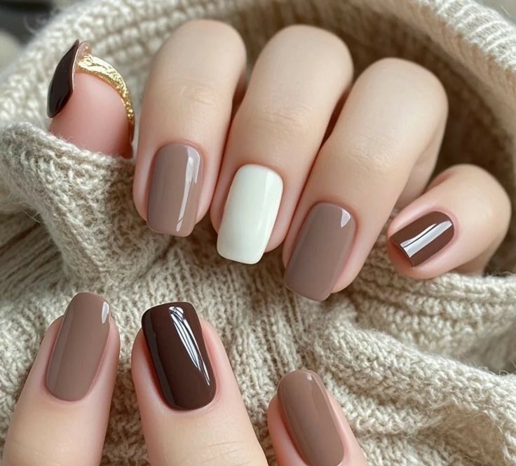 طراحی لاک ناخن قهوه ای شکلاتی