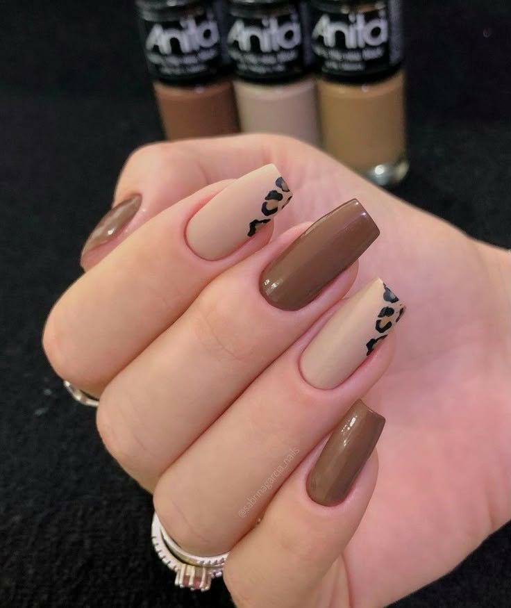 طراحی لاک ناخن قهوه ای شکلاتی