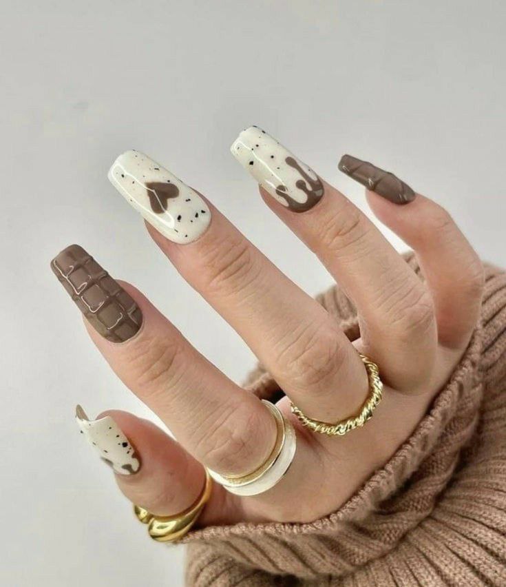 طراحی لاک ناخن قهوه ای شکلاتی