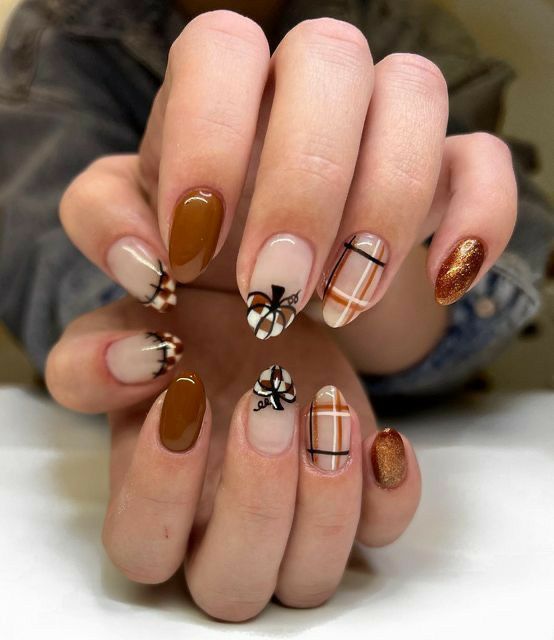 طراحی لاک ناخن قهوه ای شکلاتی
