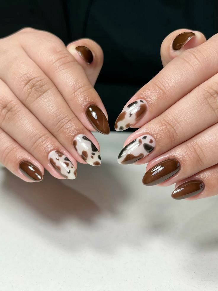 طراحی لاک ناخن قهوه ای شکلاتی