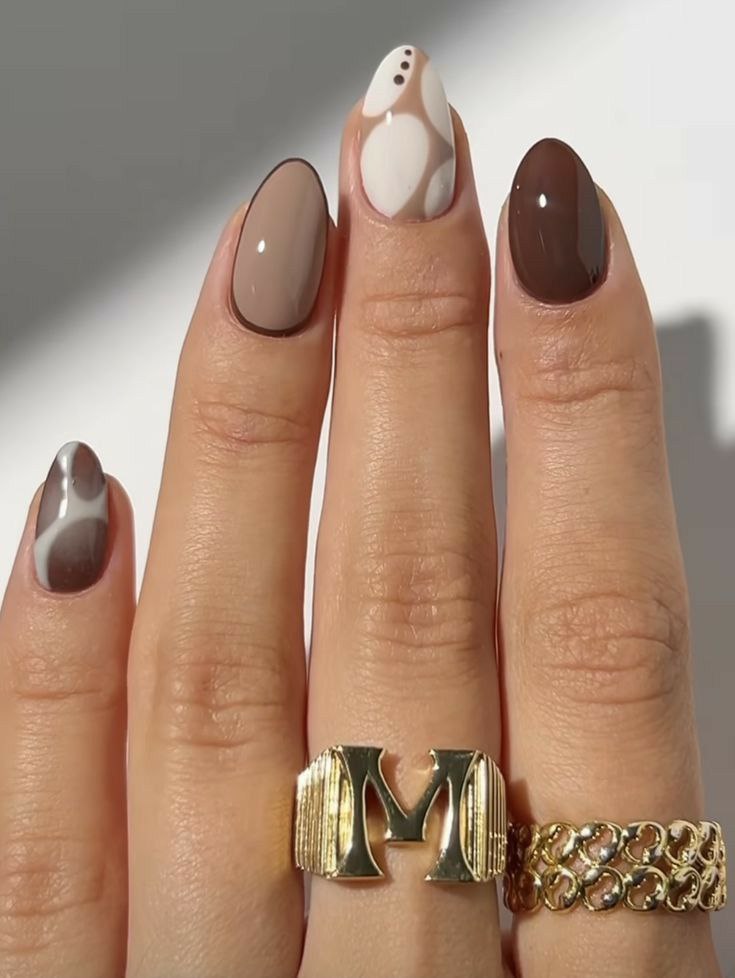 طراحی لاک ناخن قهوه ای شکلاتی