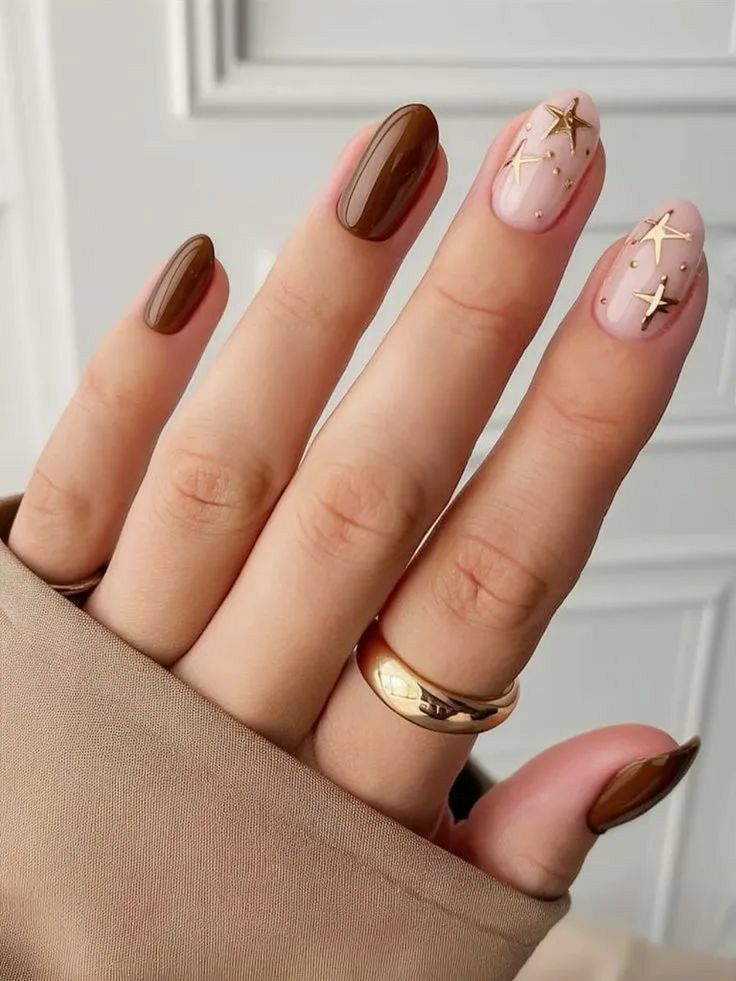 طراحی لاک ناخن قهوه ای شکلاتی
