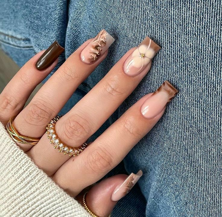 طراحی لاک ناخن قهوه ای شکلاتی