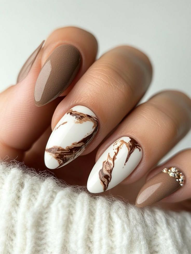 طراحی لاک ناخن قهوه ای شکلاتی