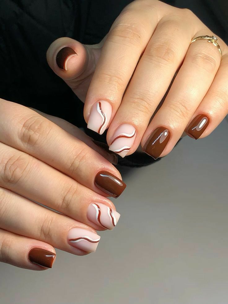 طراحی لاک ناخن قهوه ای شکلاتی