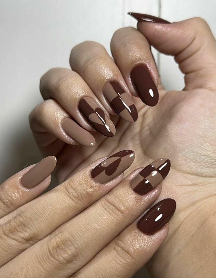 طراحی لاک ناخن قهوه ای شکلاتی