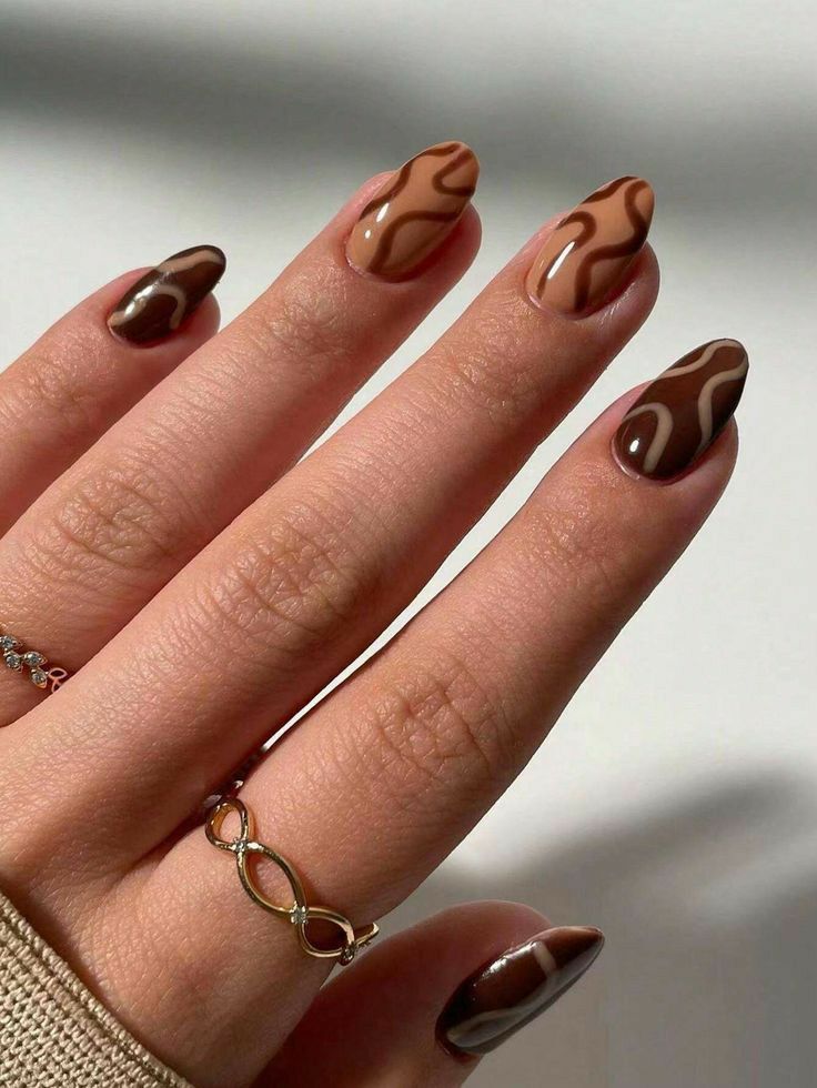 طراحی لاک ناخن قهوه ای شکلاتی