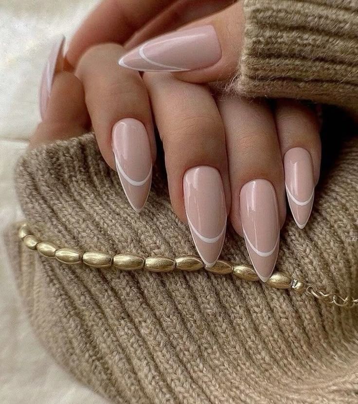 مدل ناخن فرنچ وی شکل