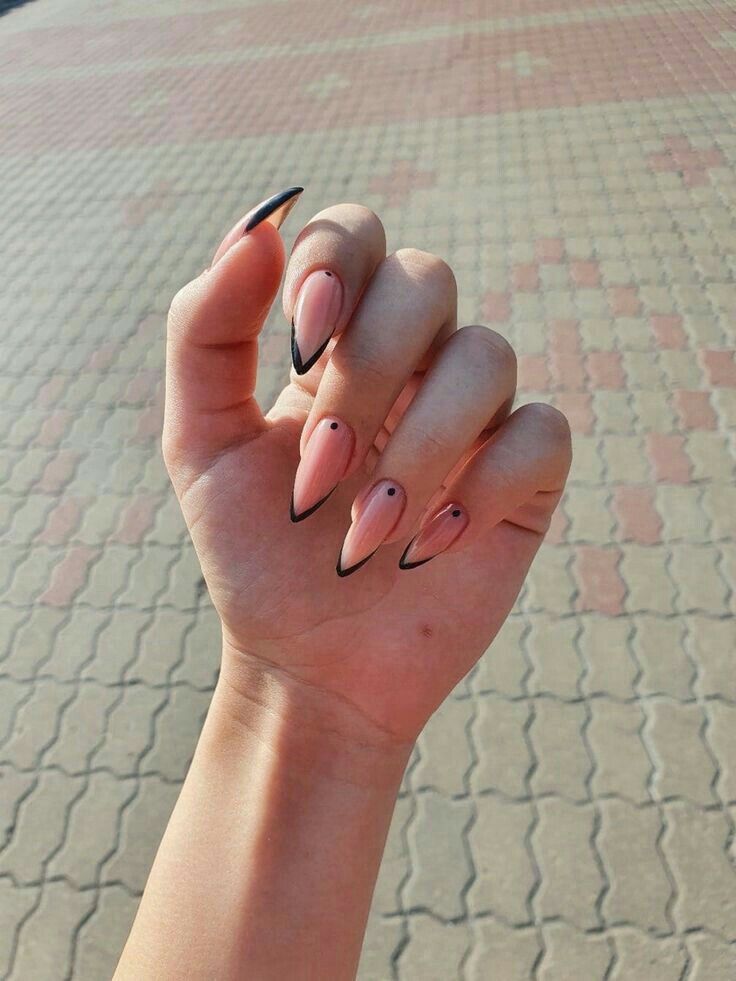 مدل ناخن فرنچ وی شکل