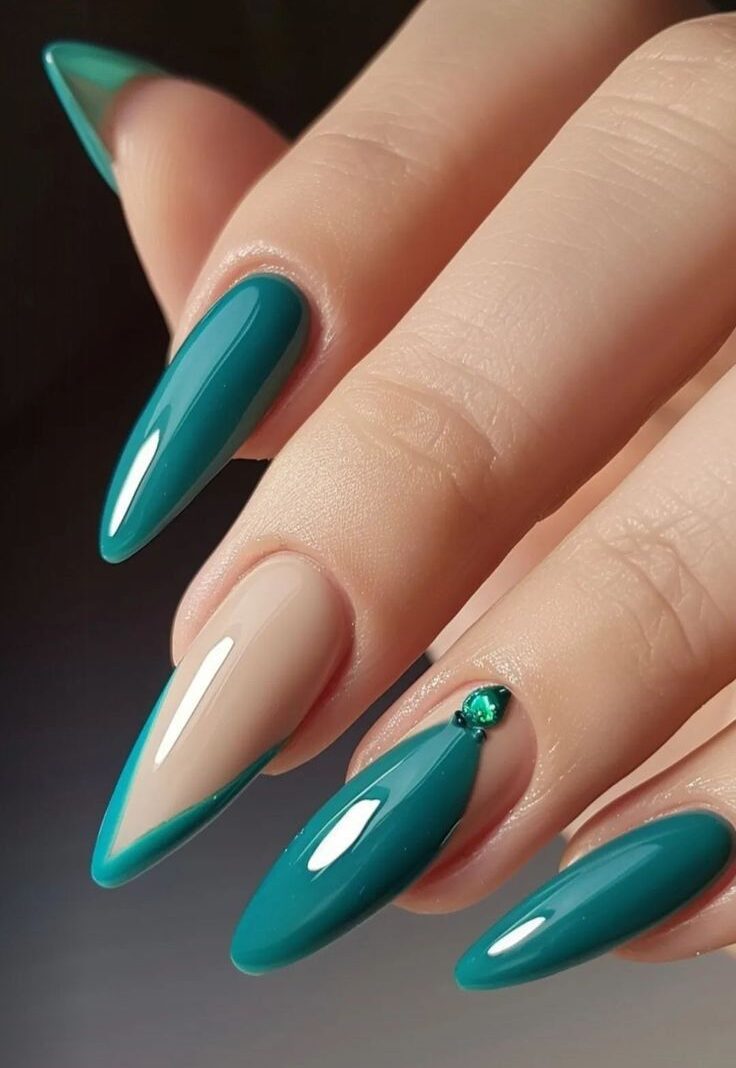مدل ناخن فرنچ وی شکل