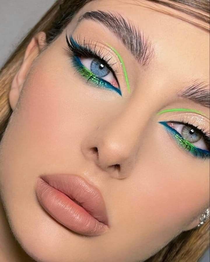 میکاپ رنگی فانتزی عروسکی با رنگهای پاستلی