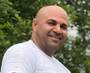 علیرضا احمدی مجری تلویزیون