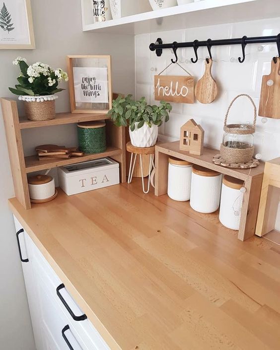 چیدمان روی کابینت آشپزخانه