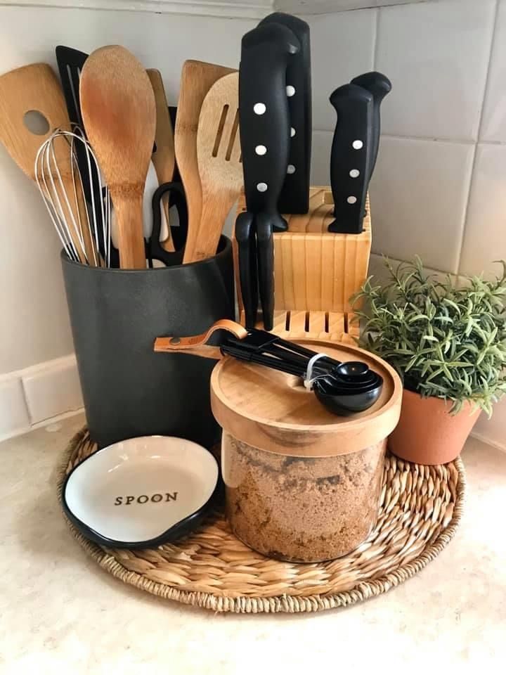 چیدمان روی کابینت آشپزخانه