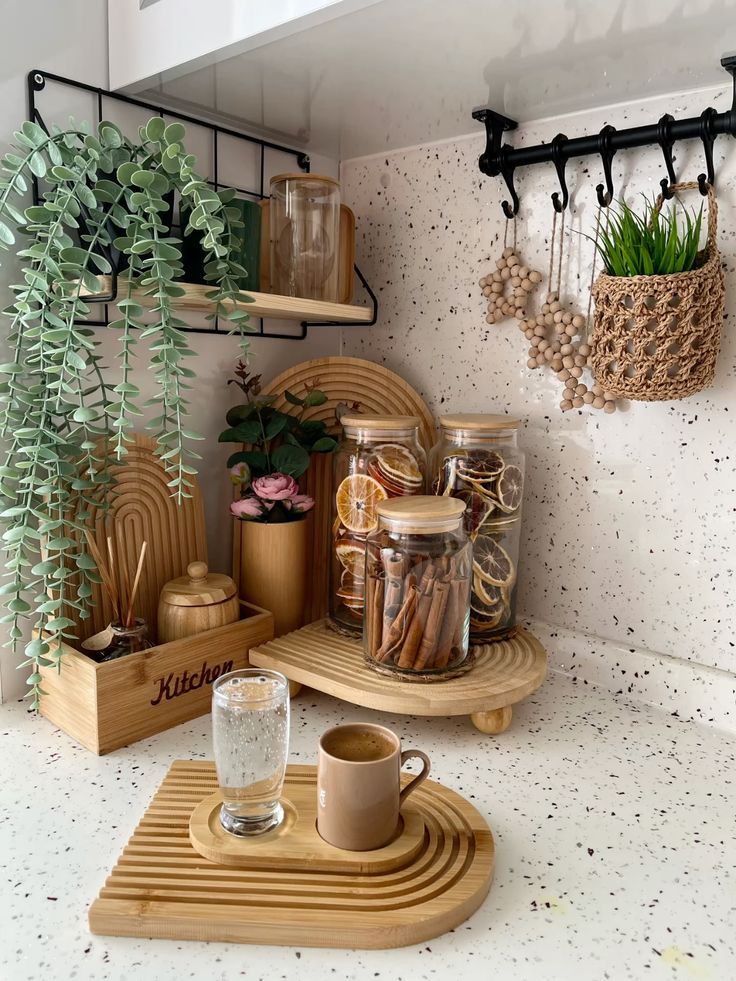 چیدمان روی کابینت آشپزخانه