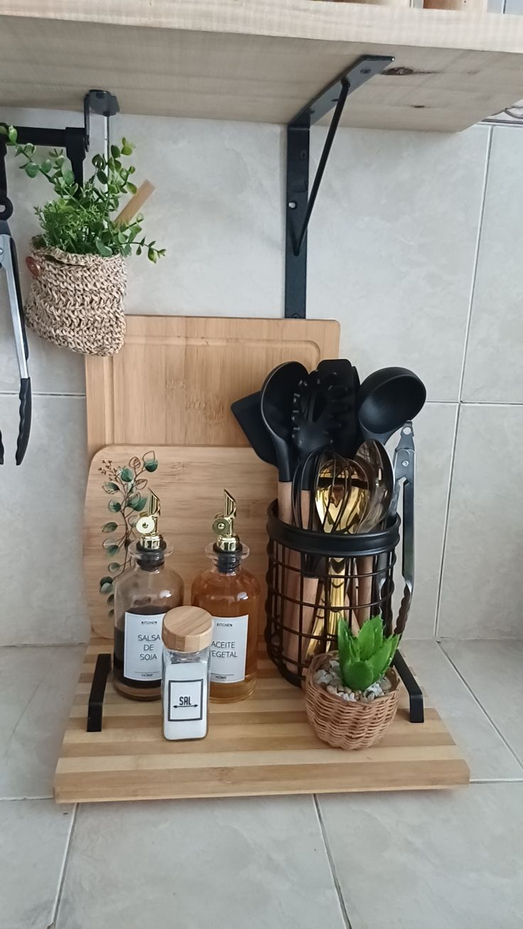 چیدمان روی کابینت آشپزخانه