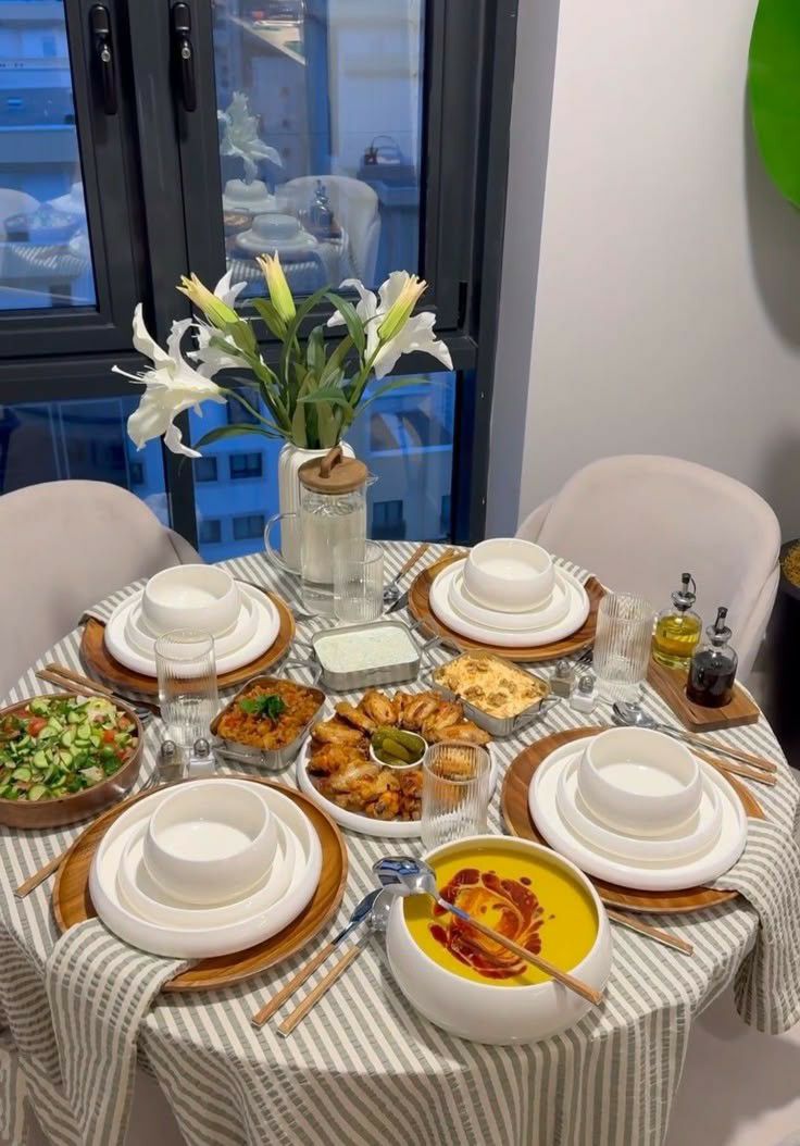 چیدمان میز شام لاکچری