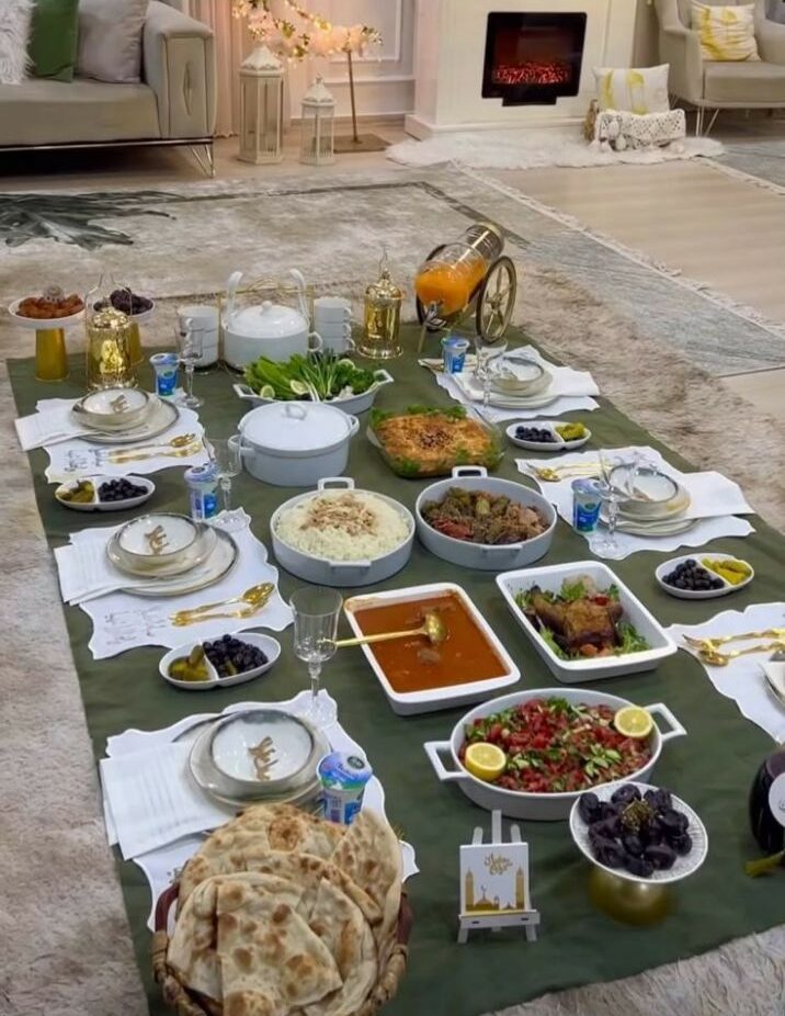 چیدمان  میز شام لاکچری