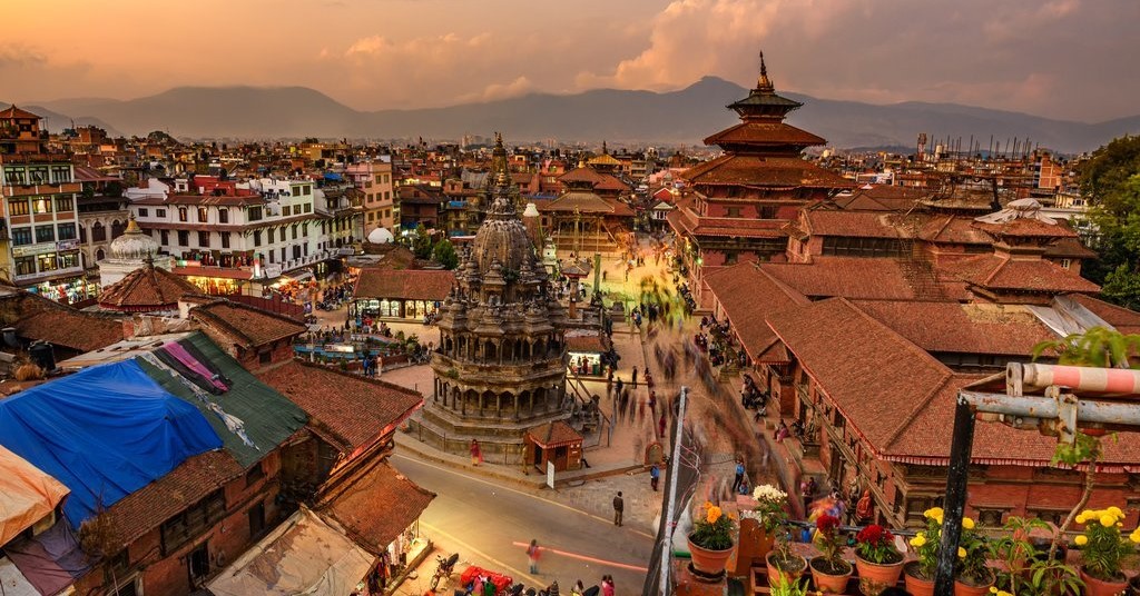 نپال چه خبره؟+ عجایب، دین و علت مستطیل نبودن پرچم نپال