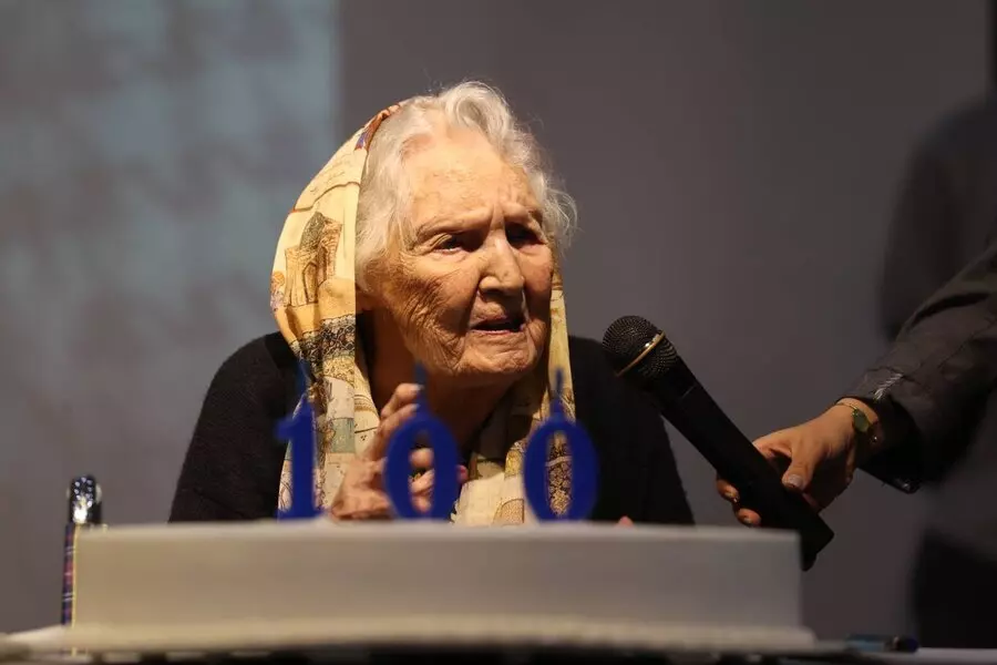 ثمینه باغچه بان 