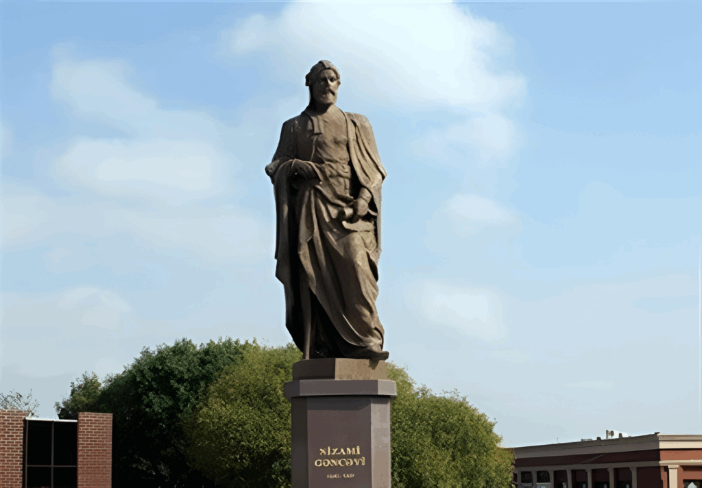 مجسمه نظامی گنجوی - آثار نظامی - زندگی نامه حکیم نظامی - بیوگرافی نظامی - حکیم نظامی گنجوی کیست 