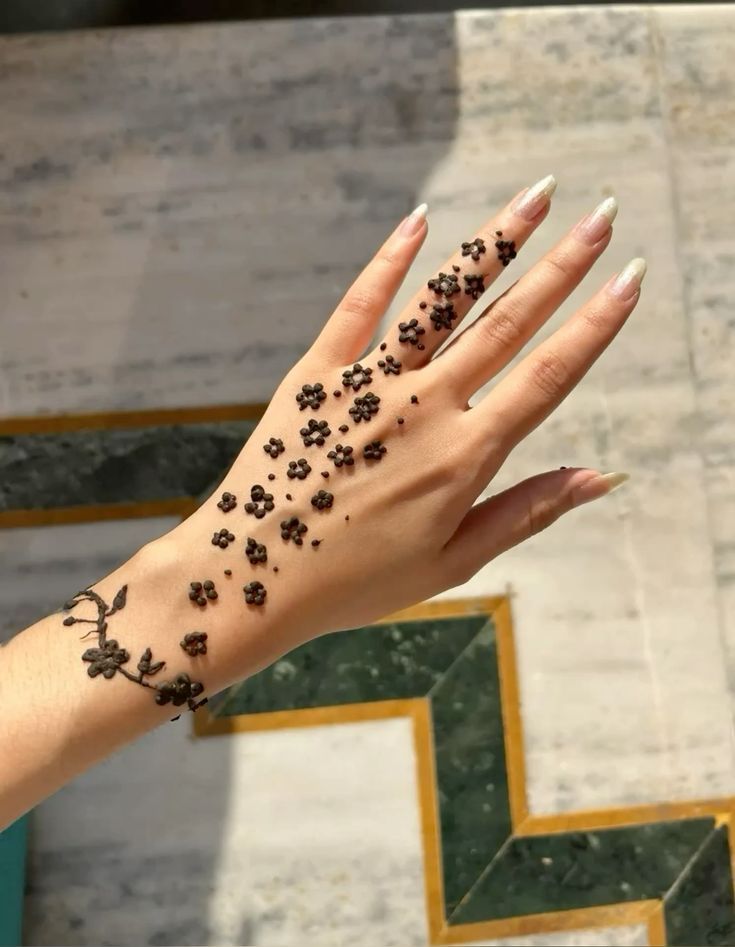 نقش حنا ساده دخترانه