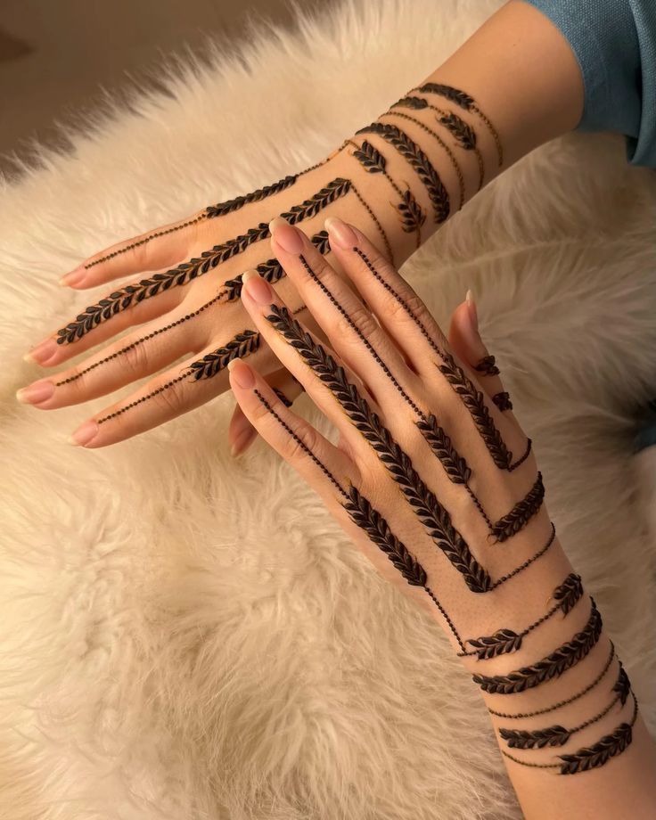 نقش حنا ساده دخترانه